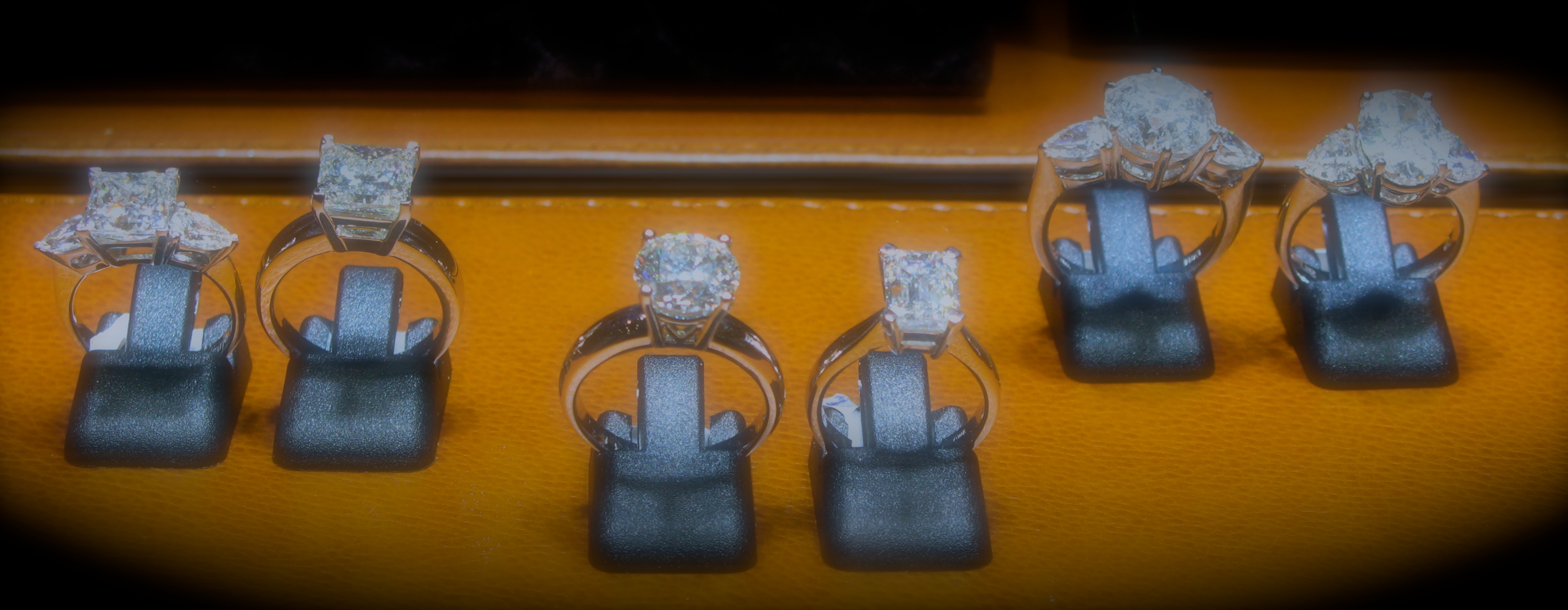A glimpse of Jewellery Arabia 2013